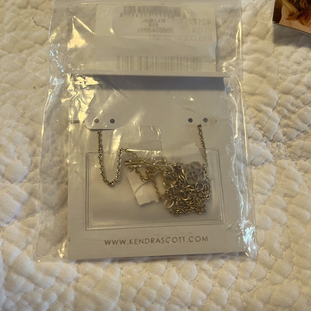 Necklace berry color gold tone like new Elisa LIKE NEW in package - Picture 5 of 9